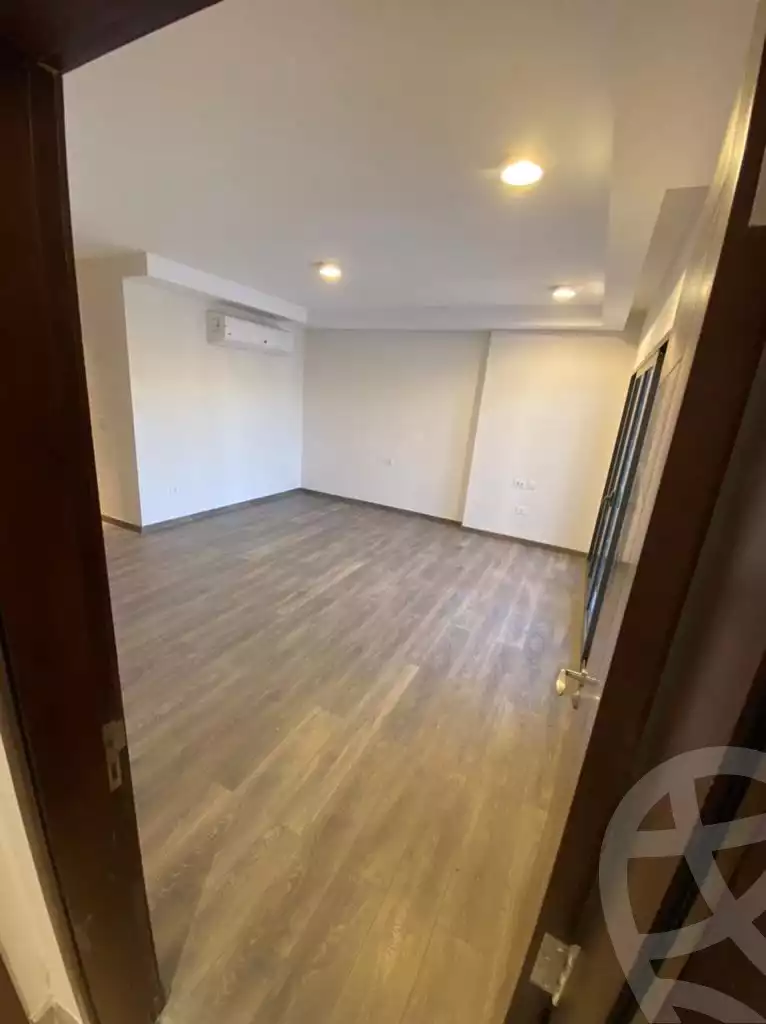 https://aqarmap.com.eg/ar/listing/4167927-for-sale-cairo-el-sheikh-zayed-city-compounds-brj-zyd-wr-llttwyr