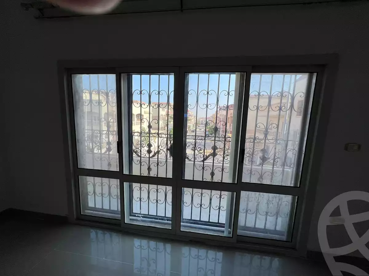 https://aqarmap.com.eg/ar/listing/4176820-for-sale-cairo-el-shorouk-lhy-lthny-grb-neighbourhood-2a-shagaret-al-dor-st