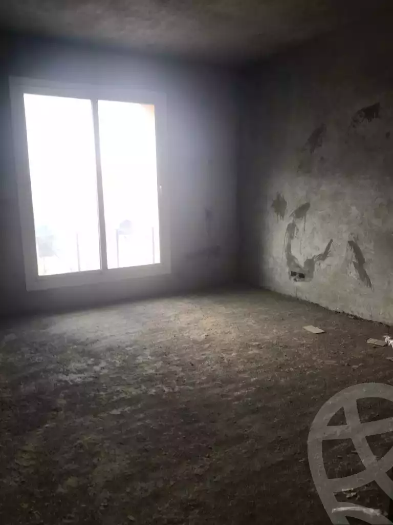 https://aqarmap.com.eg/en/listing/4179152-for-sale-cairo-el-sheikh-zayed-city-compounds-in-sheikh-zayed-royal-meadows