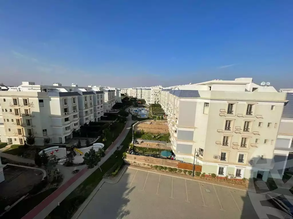 https://aqarmap.com.eg/en/listing/4187849-for-sale-cairo-new-cairo-compounds-mountain-view-hyde-park