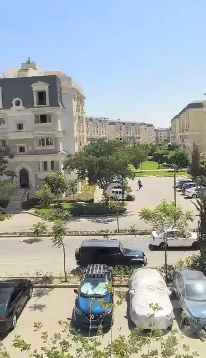 https://aqarmap.com.eg/en/listing/4197901-for-sale-cairo-new-cairo-compounds-mountain-view-hyde-park