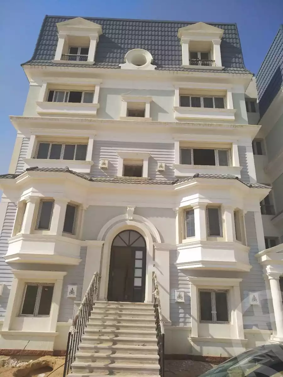 https://aqarmap.com.eg/en/listing/4197901-for-sale-cairo-new-cairo-compounds-mountain-view-hyde-park