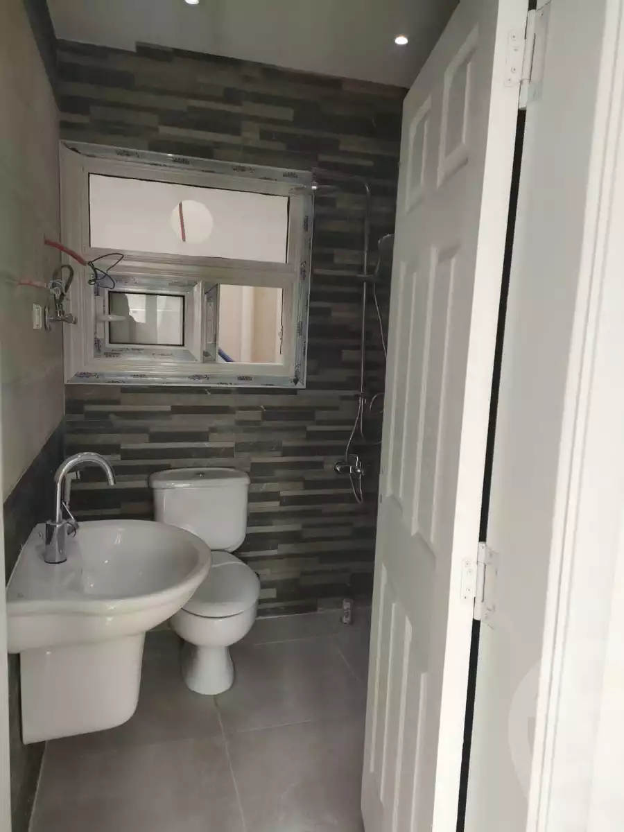 https://aqarmap.com.eg/en/listing/4200199-for-rent-cairo-new-cairo-compounds-mountain-view-hyde-park