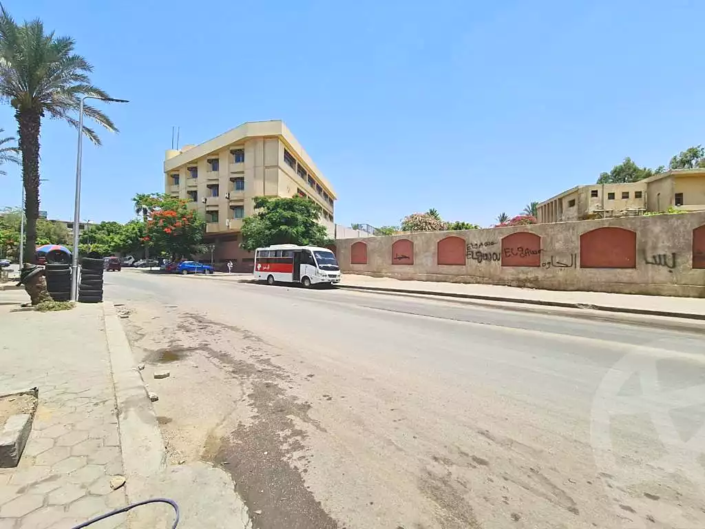 https://aqarmap.com.eg/ar/listing/4201559-for-sale-cairo-downtown-zenhom