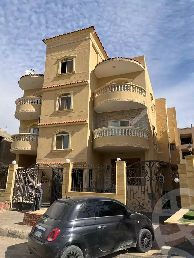 https://aqarmap.com.eg/ar/listing/4252791-for-sale-cairo-el-shorouk-lhy-lwl-grb-neighbourhood-1-street-16