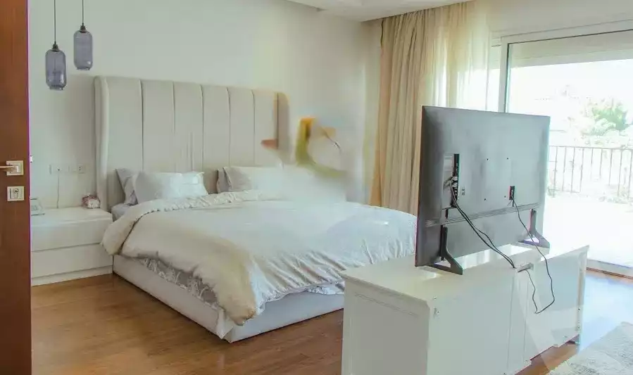https://aqarmap.com.eg/en/listing/4257455-for-sale-cairo-el-sheikh-zayed-city-compounds-kmbwnd-wyst-twn-swdyk