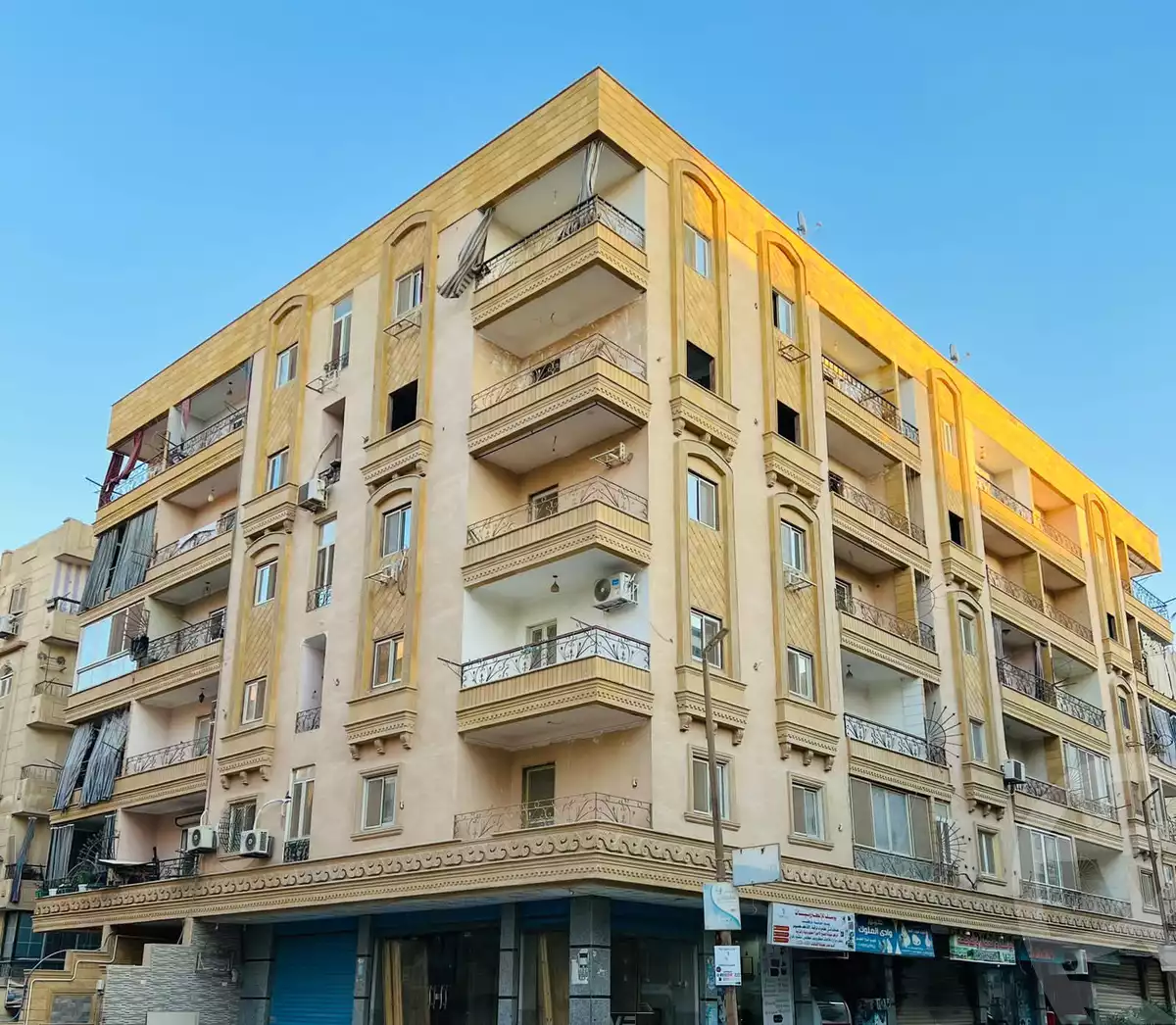 https://aqarmap.com.eg/en/listing/4261942-for-sale-cairo-cairo-hdyq-lhrm-lmntqh-l