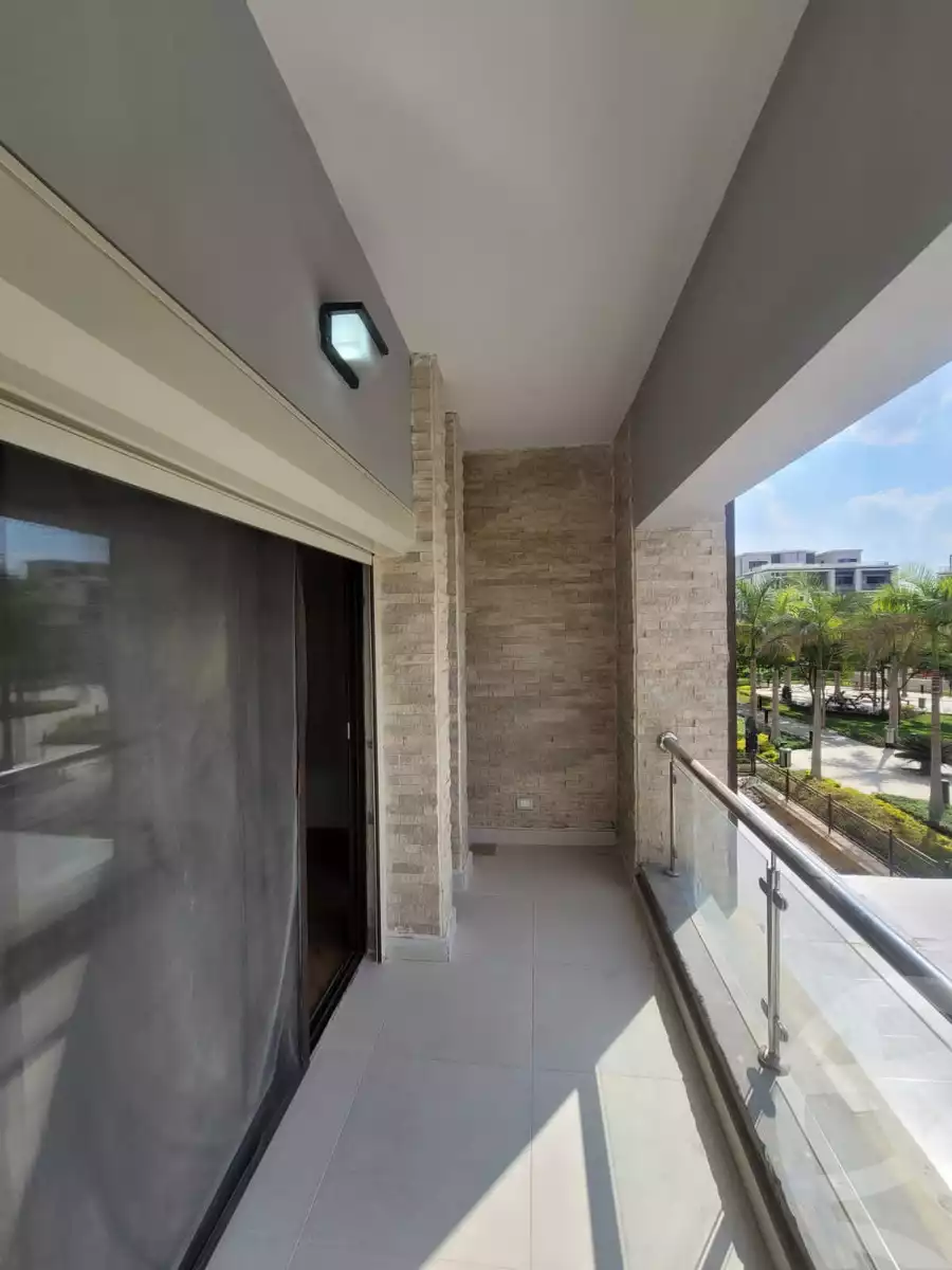 https://aqarmap.com.eg/ar/listing/4266068-for-sale-cairo-el-sheikh-zayed-city-compounds-in-sheikh-zayed-beverly-hills