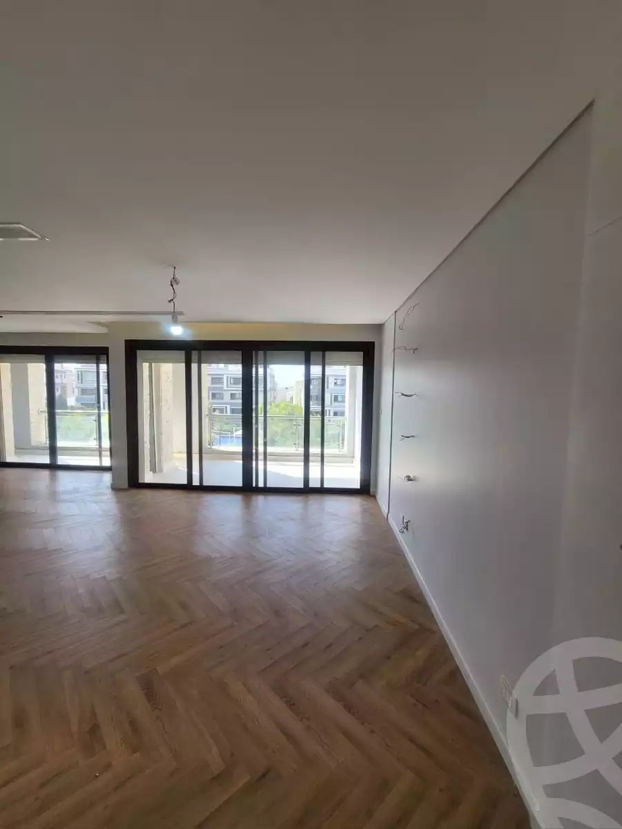 https://aqarmap.com.eg/ar/listing/4271438-for-sale-cairo-el-sheikh-zayed-city-compounds-in-sheikh-zayed-beverly-hills
