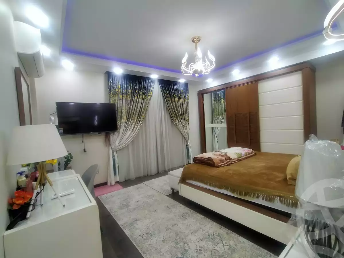 https://aqarmap.com.eg/en/listing/4298543-for-sale-cairo-el-sheikh-zayed-city-compounds-greens