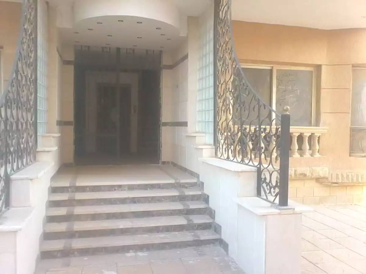 https://aqarmap.com.eg/ar/listing/4300230-for-rent-cairo-new-cairo-compounds-remas