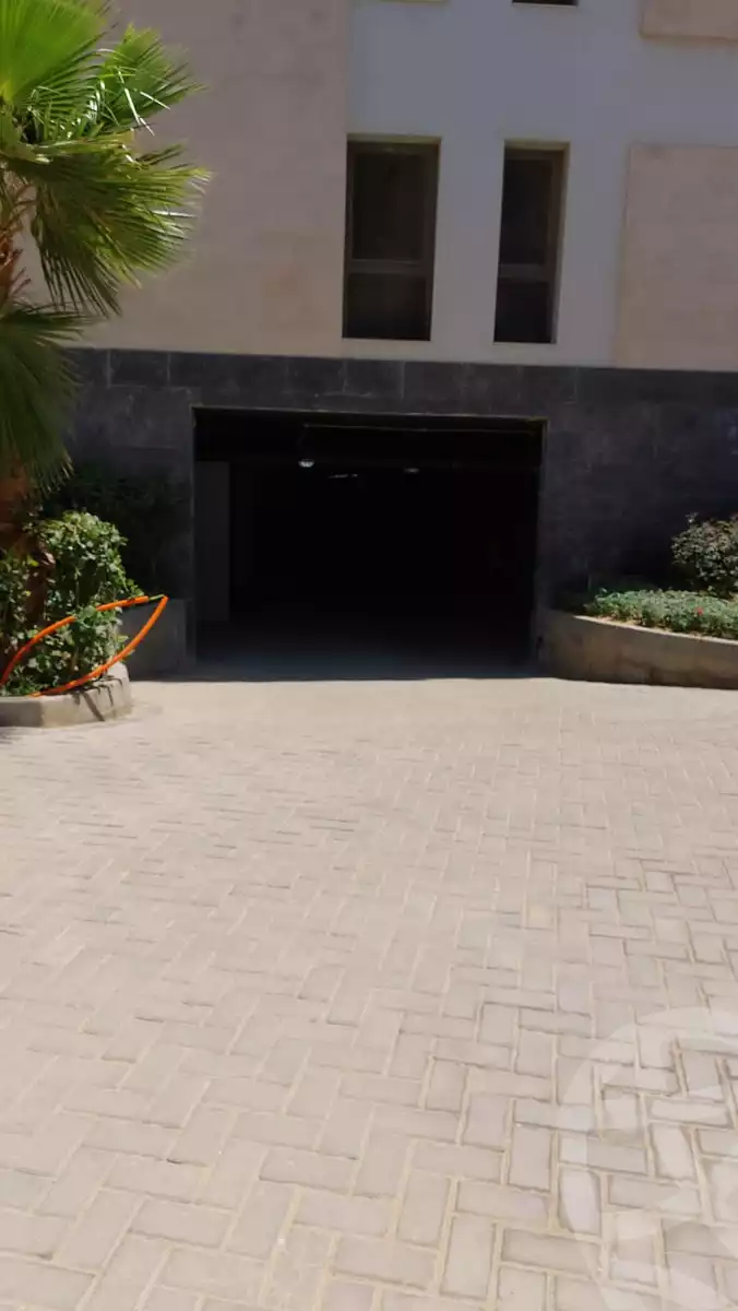 https://aqarmap.com.eg/en/listing/4330855-for-sale-cairo-new-cairo-compounds-dh-ykwn-ryzdns-styl-hwm
