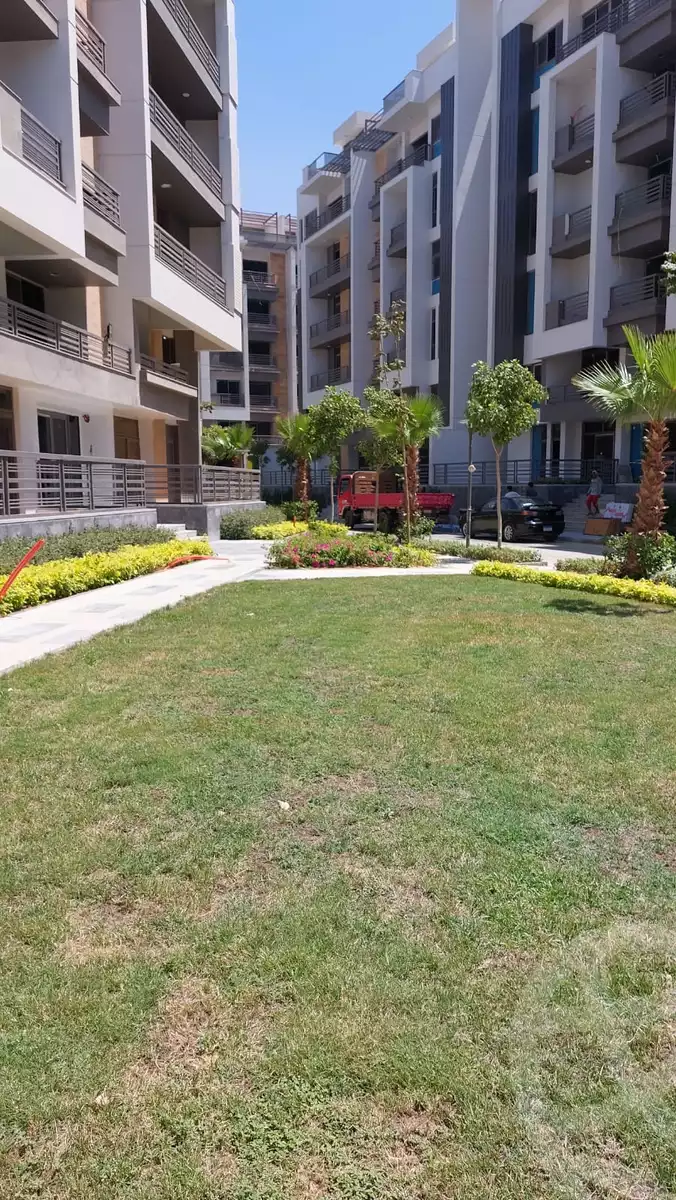 https://aqarmap.com.eg/en/listing/4330855-for-sale-cairo-new-cairo-compounds-dh-ykwn-ryzdns-styl-hwm