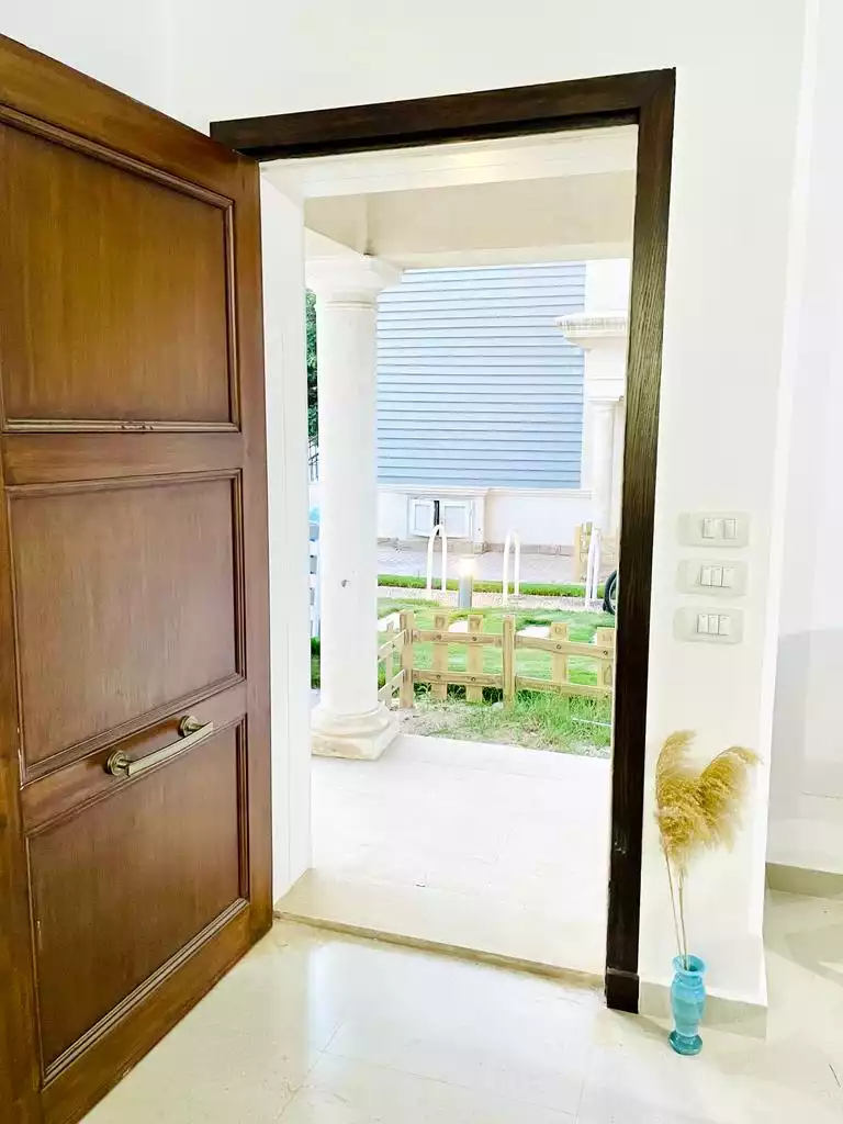 https://aqarmap.com.eg/ar/listing/4333352-for-rent-cairo-new-cairo-compounds-mountain-view-executive-residence