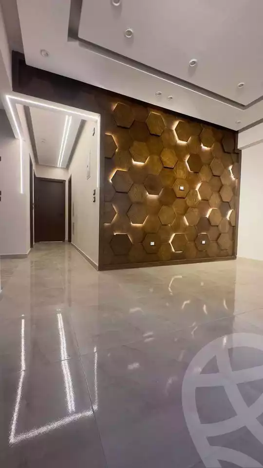 https://aqarmap.com.eg/ar/listing/4354989-for-sale-cairo-el-shorouk-lhy-lwl-shrq-neighborhood-1
