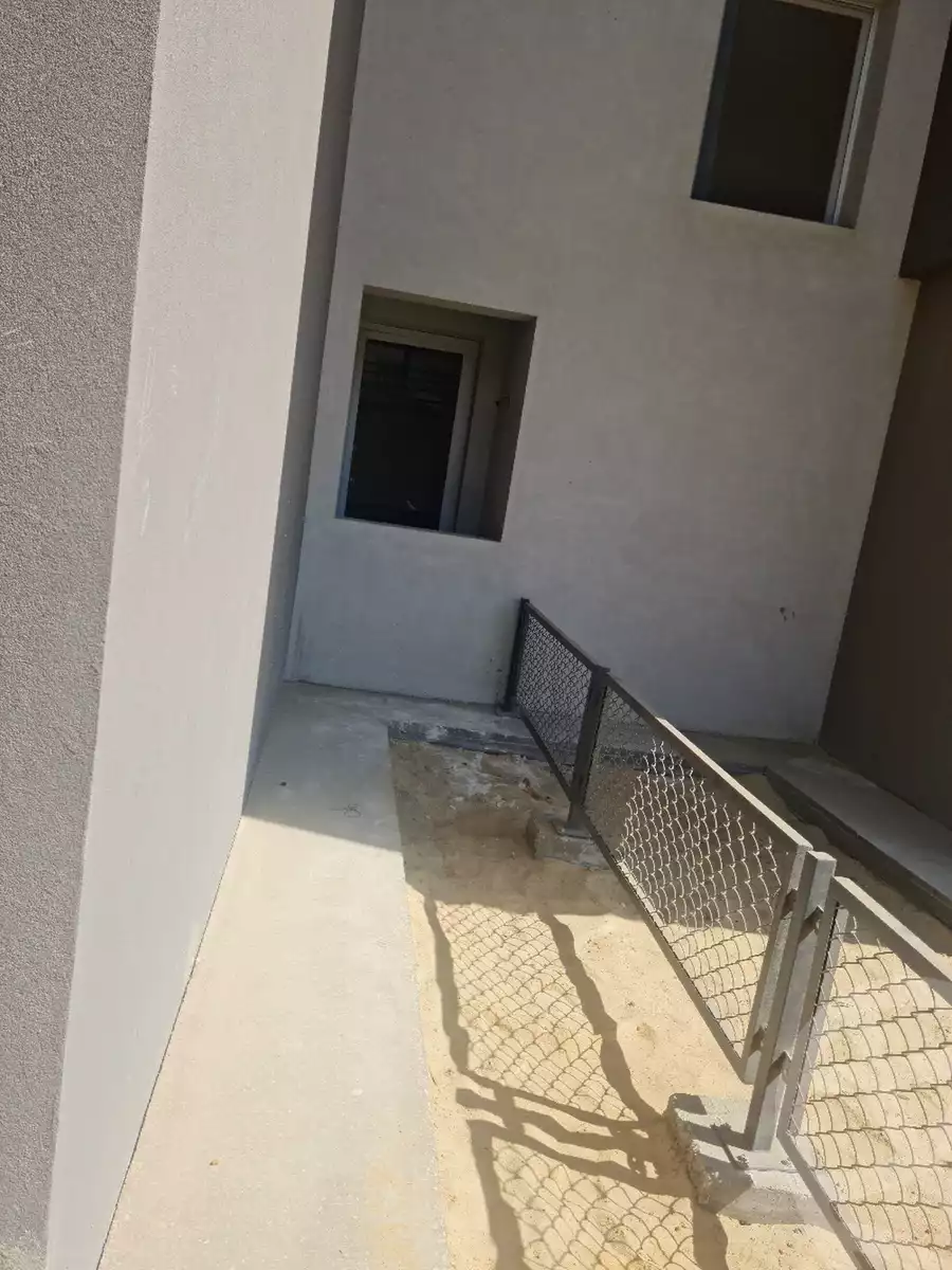 https://aqarmap.com.eg/en/listing/4364883-for-sale-cairo-el-sheikh-zayed-city-shr-lbstn