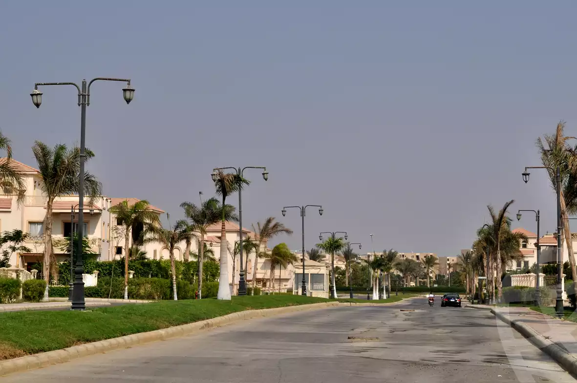https://aqarmap.com.eg/en/listing/4374134-for-sale-cairo-el-sheikh-zayed-city-compounds-greens