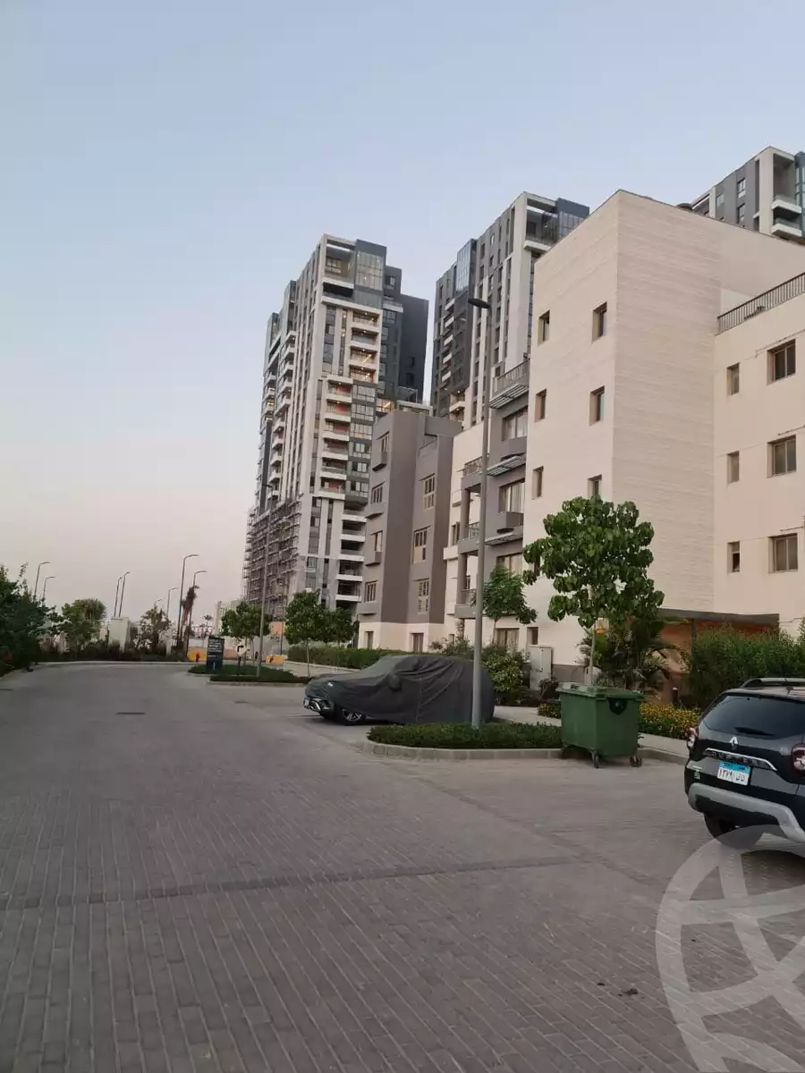 https://aqarmap.com.eg/en/listing/4374263-for-sale-cairo-6th-of-october-compound-aeon