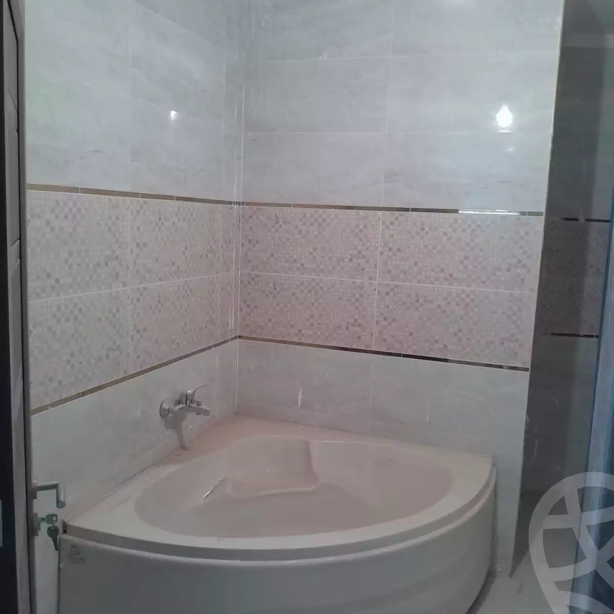 https://aqarmap.com.eg/ar/listing/4730300-for-rent-cairo-el-maadi-compounds