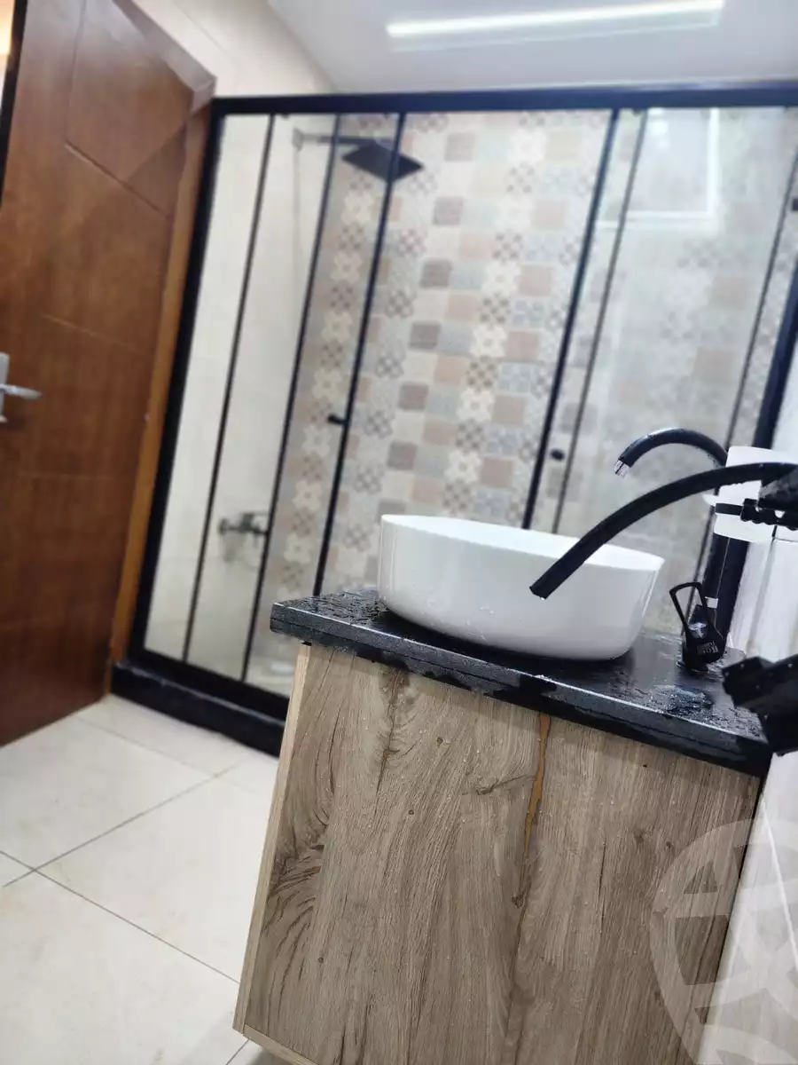 https://aqarmap.com.eg/en/listing/4777895-for-sale-cairo-new-cairo-lrhb-city-phase-4-mostafa-el-nahaas-st