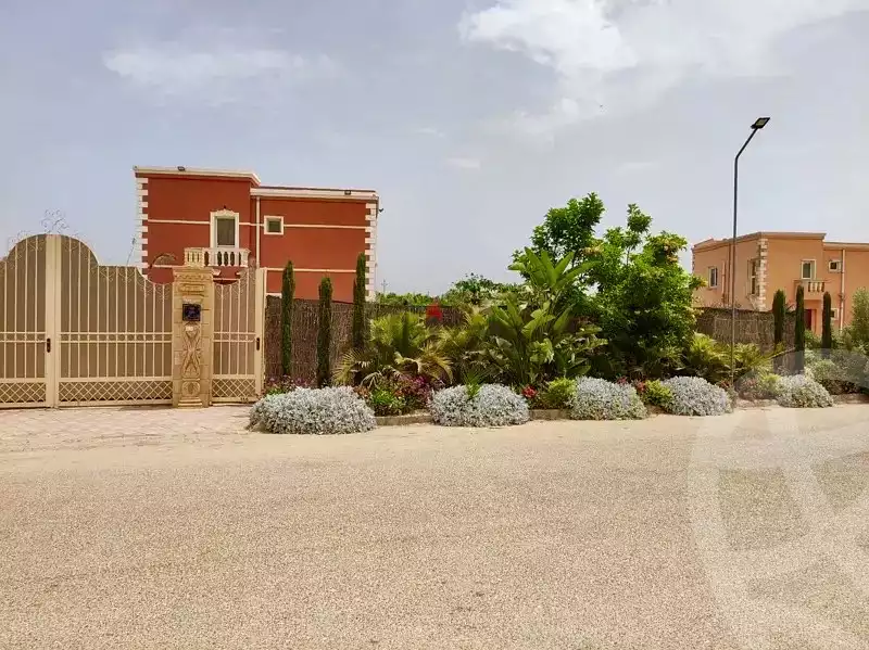 https://aqarmap.com.eg/ar/listing/4817381-for-sale-cairo-el-sheikh-zayed-city-alex-cairo-desert-road-mdyn-sfnks-ljdyd-stella-di-mare-farms