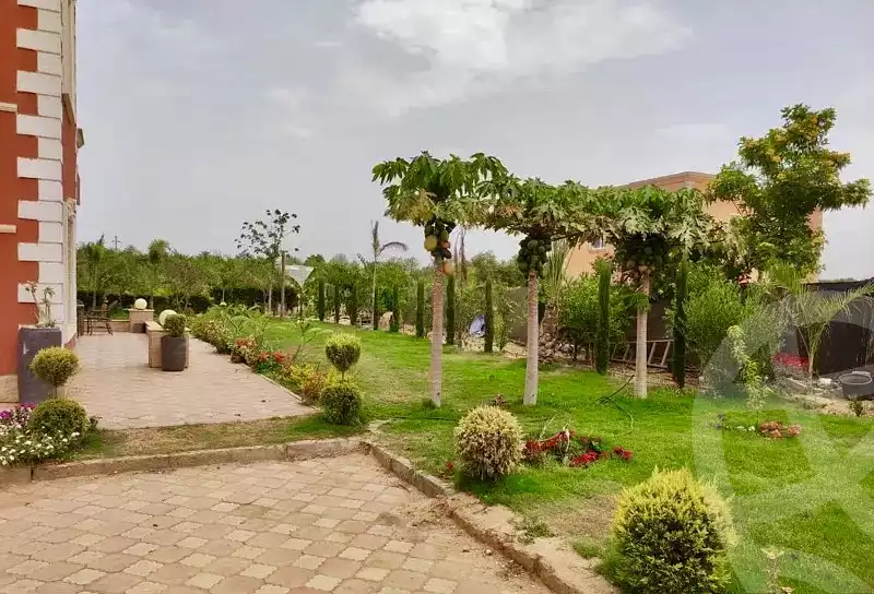 https://aqarmap.com.eg/ar/listing/4817381-for-sale-cairo-el-sheikh-zayed-city-alex-cairo-desert-road-mdyn-sfnks-ljdyd-stella-di-mare-farms