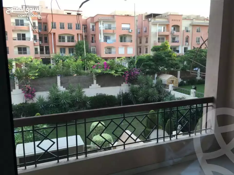 https://aqarmap.com.eg/en/listing/4864519-for-sale-cairo-el-sheikh-zayed-city-compounds-kmbwnd-ljwmn