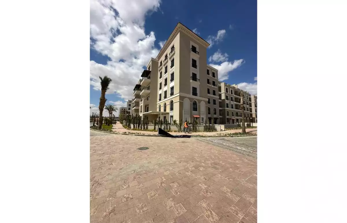 https://aqarmap.com.eg/ar/listing/5050284-for-sale-cairo-el-sheikh-zayed-city-compounds-kmbwnd-fyldj-wyst-dr-llttwyr