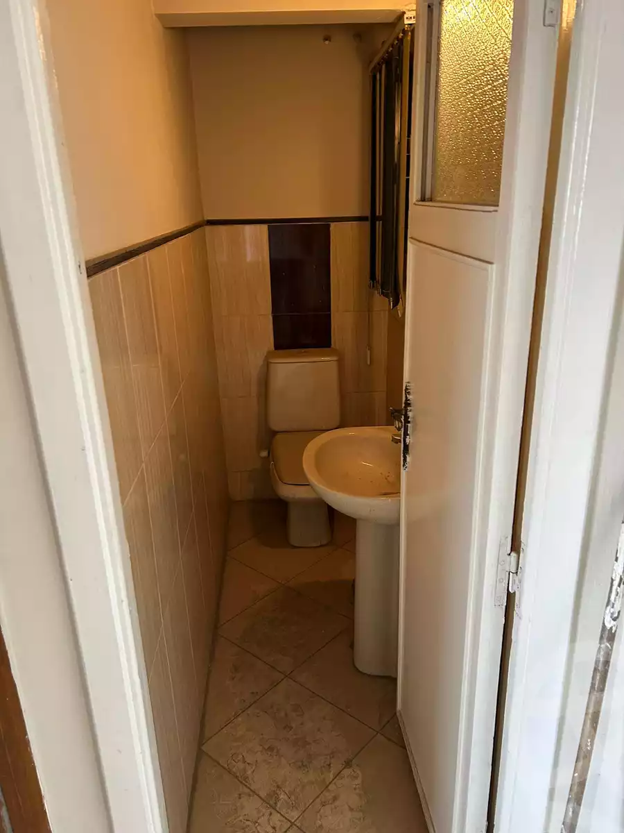 https://aqarmap.com.eg/ar/listing/6179349-for-rent-cairo-downtown-bab-el-loaa-noubar-st