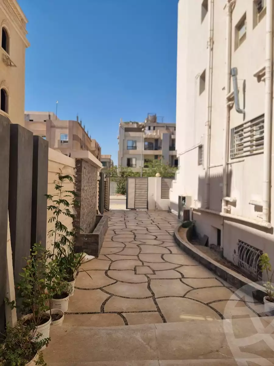 https://aqarmap.com.eg/ar/listing/5076947-for-sale-cairo-el-sheikh-zayed-city-el-hay-eltaseaa-area-1-el-bostan-st