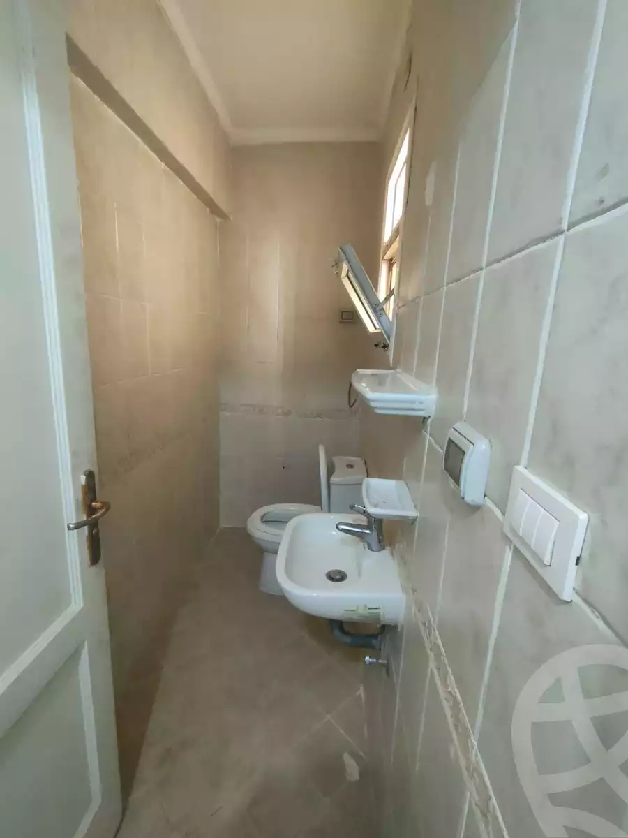 https://aqarmap.com.eg/en/listing/5213980-for-rent-cairo-new-cairo-lrhb-city-phase-8