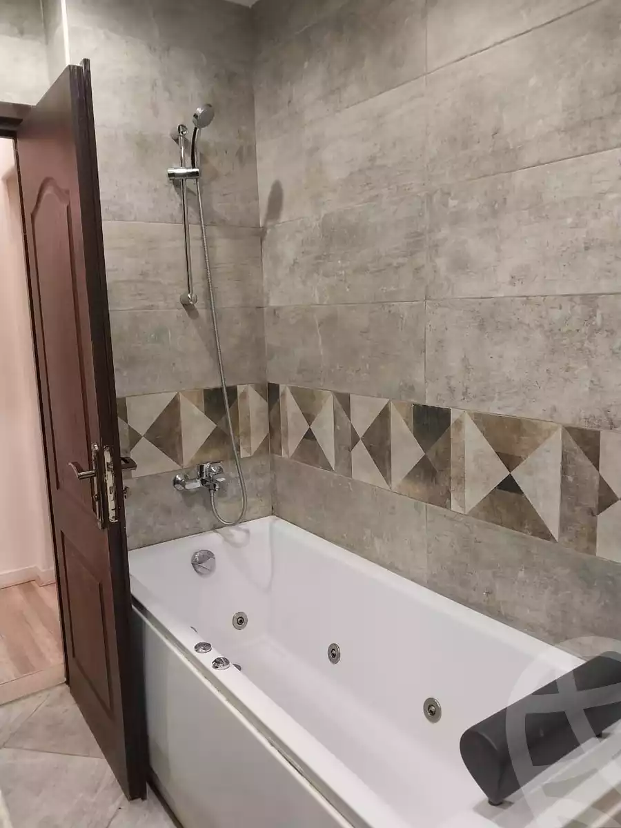 https://aqarmap.com.eg/en/listing/5216767-for-rent-cairo-new-cairo-lrhb-city-phase-5-ibn-al-nafees-st