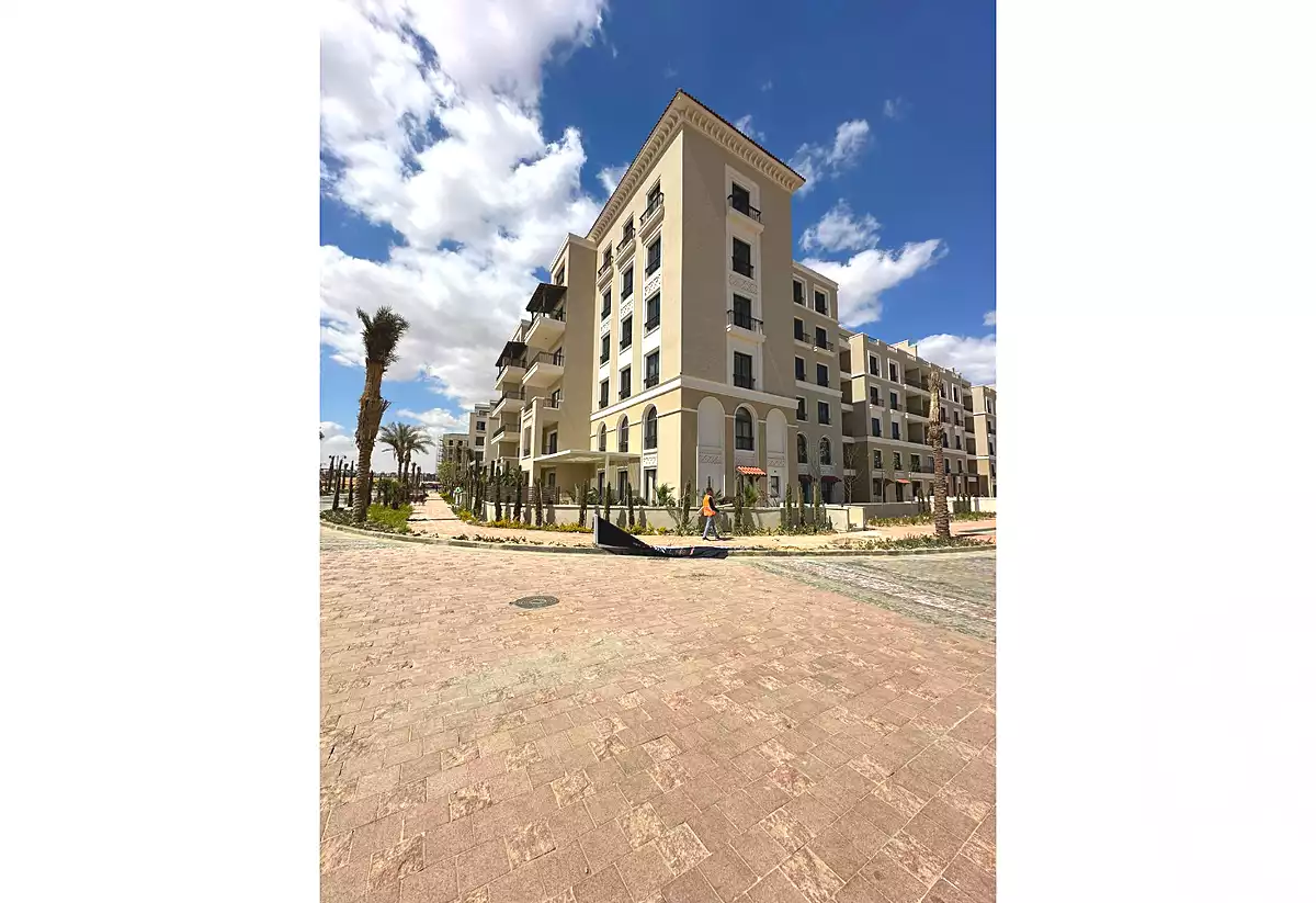 https://aqarmap.com.eg/ar/listing/5227826-for-sale-cairo-el-sheikh-zayed-city-compounds-kmbwnd-fyldj-wyst-dr-llttwyr