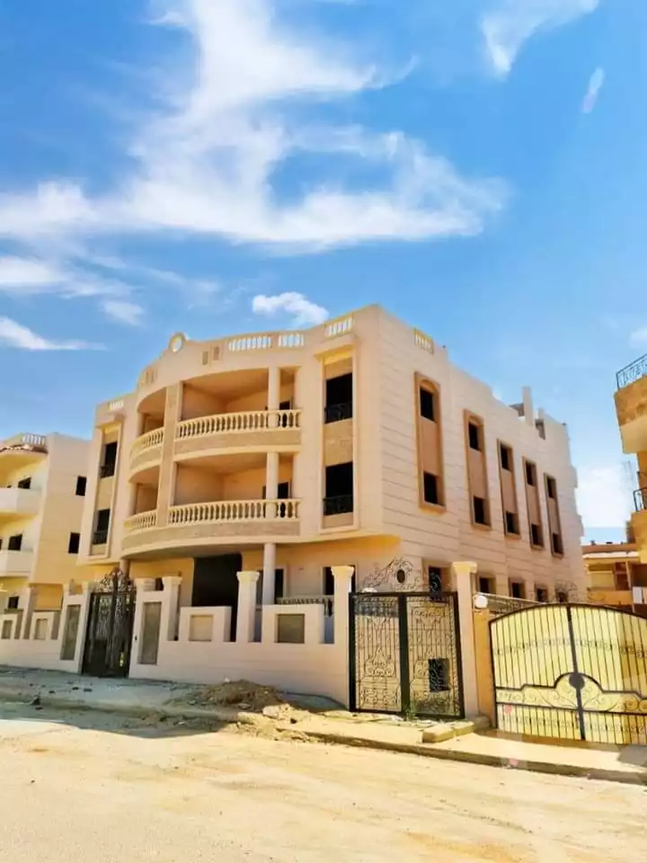 https://aqarmap.com.eg/ar/listing/5228290-for-sale-cairo-el-shorouk-lhy-lrb
