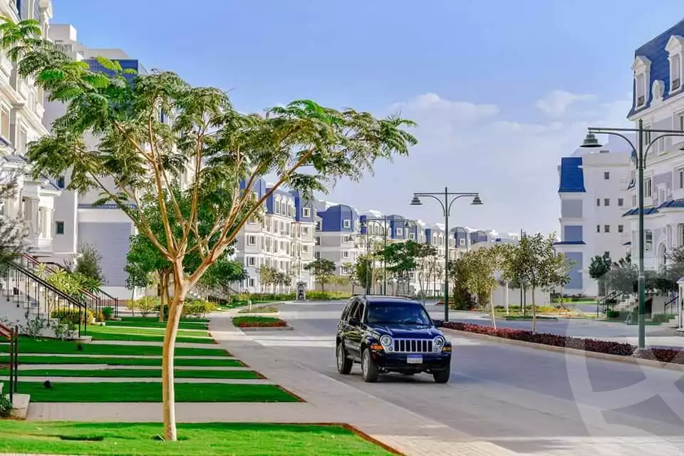 https://aqarmap.com.eg/en/listing/5287358-for-sale-cairo-new-cairo-compounds-mountain-view-hyde-park