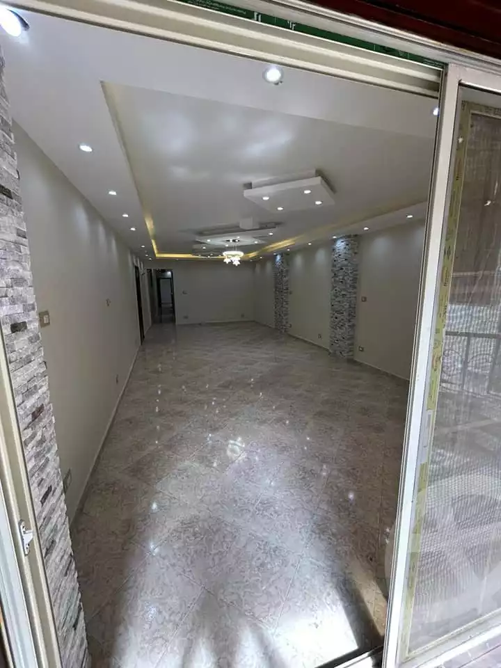 https://aqarmap.com.eg/ar/listing/5322404-for-rent-alexandria-el-mandara