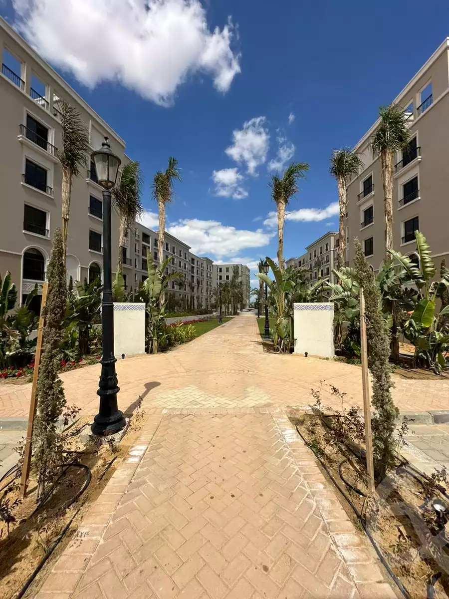 https://aqarmap.com.eg/en/listing/5341624-for-sale-cairo-el-sheikh-zayed-city-compounds-kmbwnd-fyldj-wyst-dr-llttwyr
