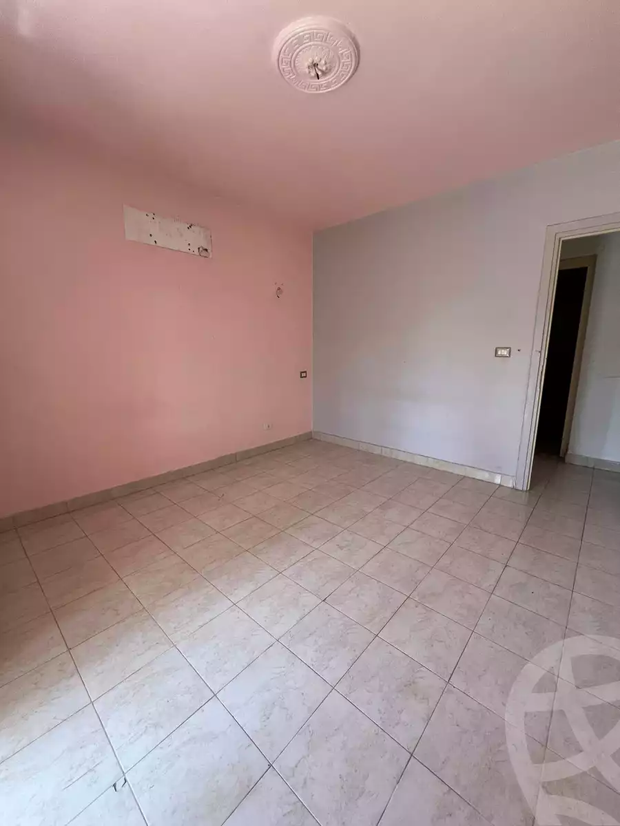 https://aqarmap.com.eg/ar/listing/5344983-for-sale-cairo-new-cairo-lrhb-city-phase-5-talaat-mostafa-st