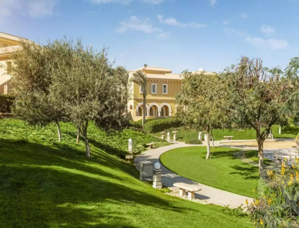 https://aqarmap.com.eg/en/listing/5346283-for-sale-cairo-new-cairo-compounds-hyde-park