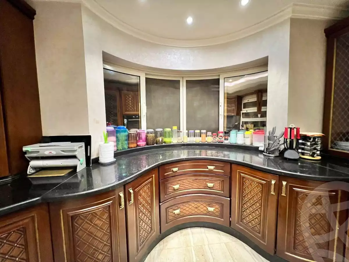 https://aqarmap.com.eg/en/listing/5354540-for-sale-cairo-el-sheikh-zayed-city-compounds-royal-city