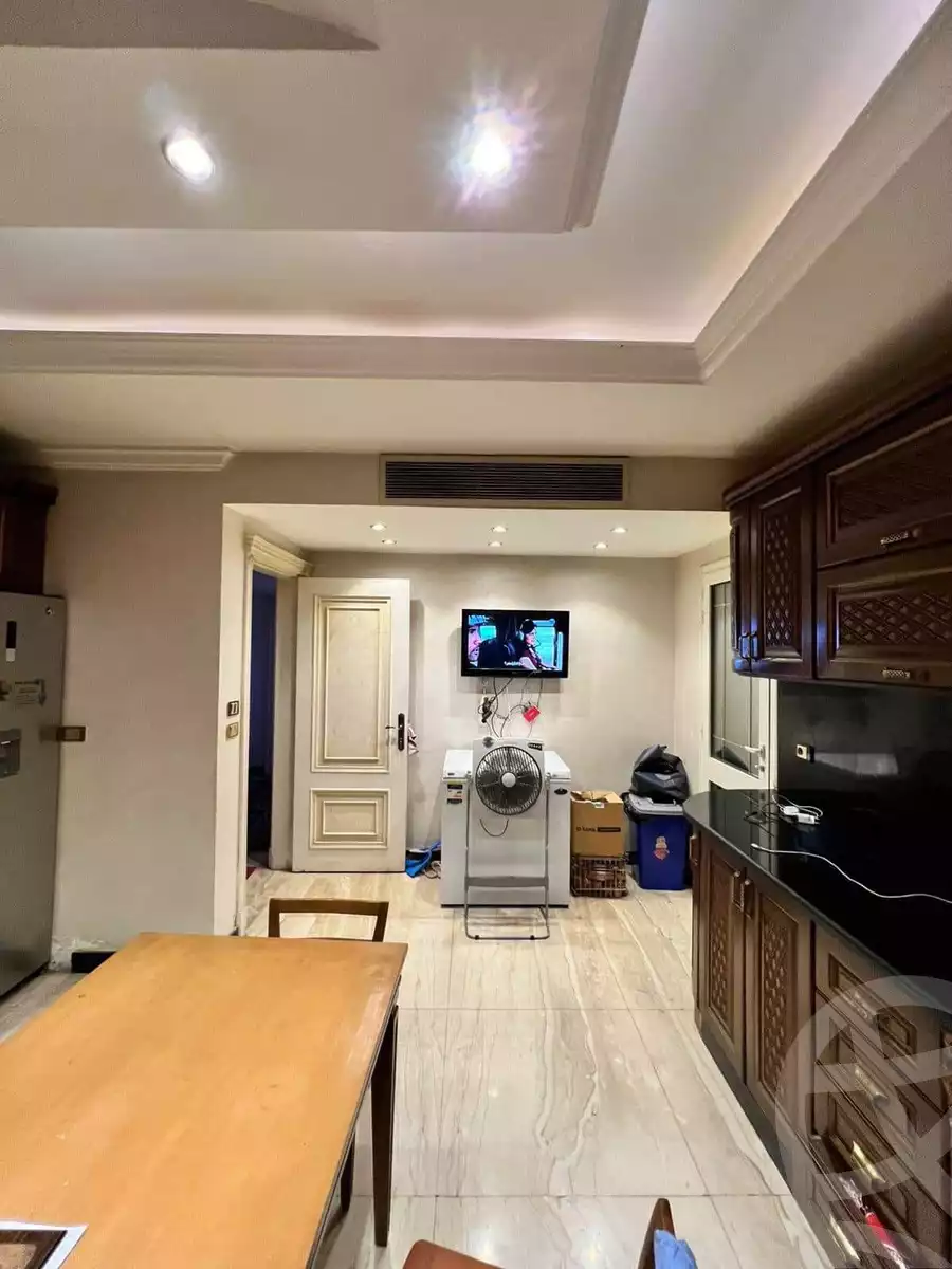 https://aqarmap.com.eg/en/listing/5354540-for-sale-cairo-el-sheikh-zayed-city-compounds-royal-city