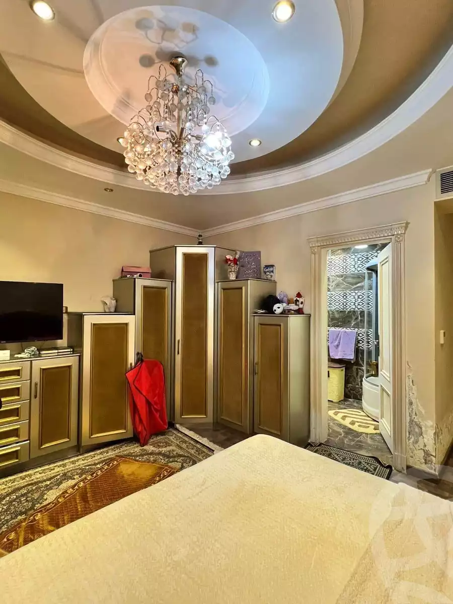 https://aqarmap.com.eg/en/listing/5354540-for-sale-cairo-el-sheikh-zayed-city-compounds-royal-city