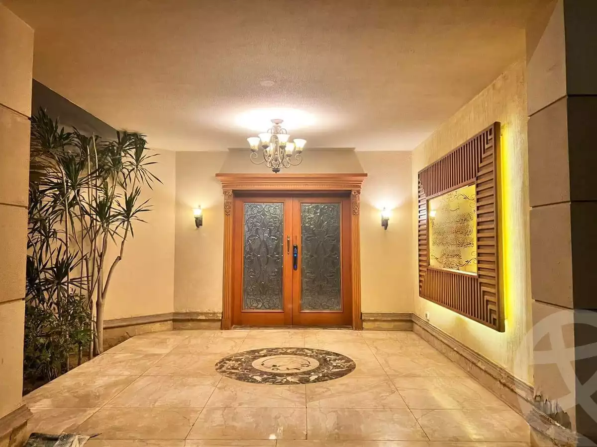 https://aqarmap.com.eg/en/listing/5354540-for-sale-cairo-el-sheikh-zayed-city-compounds-royal-city