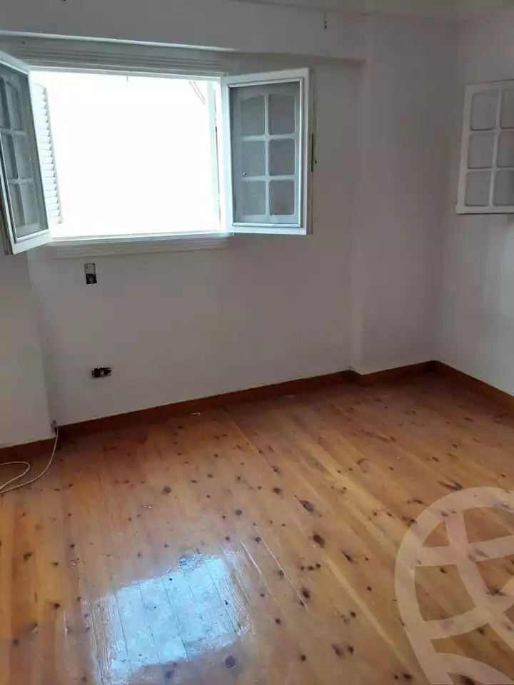 https://aqarmap.com.eg/en/listing/5364370-for-sale-alexandria-ganaklis-shr-mrtdy-bsh