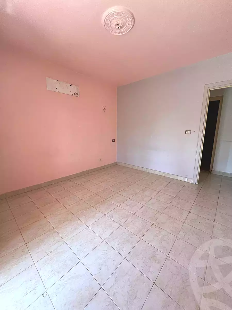 https://aqarmap.com.eg/ar/listing/5386697-for-sale-cairo-new-cairo-lrhb-city-phase-5-ibn-al-nafees-st