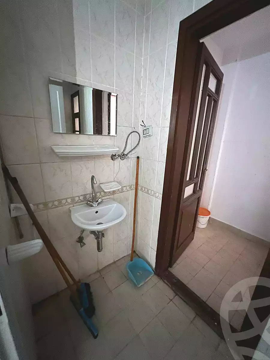 https://aqarmap.com.eg/ar/listing/5386697-for-sale-cairo-new-cairo-lrhb-city-phase-5-ibn-al-nafees-st
