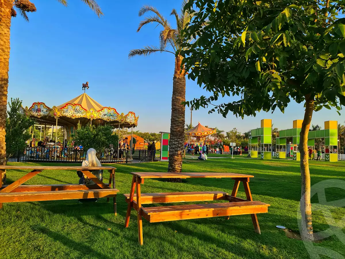https://aqarmap.com.eg/ar/listing/5405776-for-sale-cairo-el-sheikh-zayed-city-compounds-zyd-wr-llttwyr-park-towers-zed-el-sheikh-zayed-compound