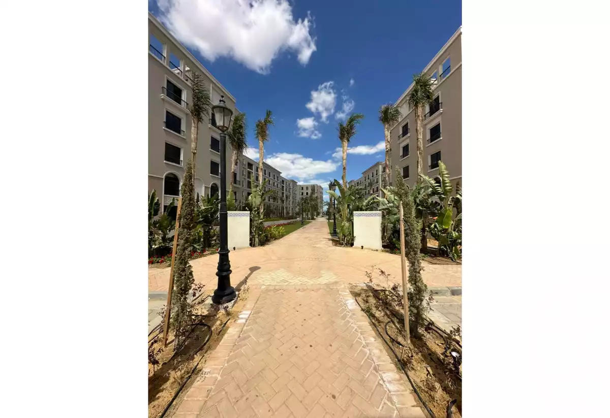 https://aqarmap.com.eg/en/listing/5405737-for-sale-cairo-el-sheikh-zayed-city-compounds-kmbwnd-fyldj-wyst-dr-llttwyr