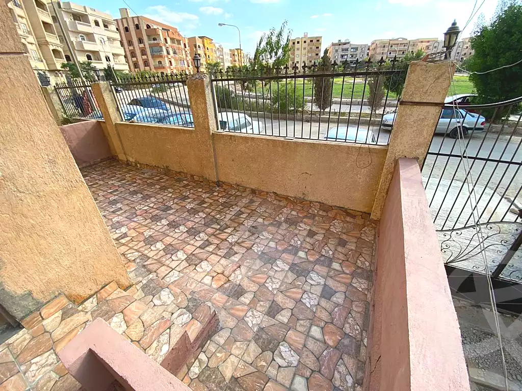 https://aqarmap.com.eg/en/listing/5411971-for-sale-cairo-al-oubour-el-hay-el-taseaa-hussein-riad-st