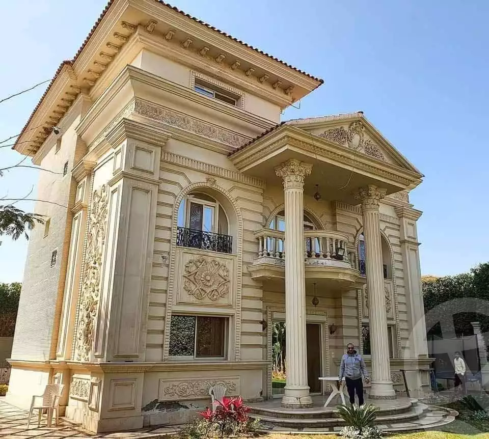 https://aqarmap.com.eg/en/listing/5421279-for-sale-cairo-el-sheikh-zayed-city-compounds-royal-city